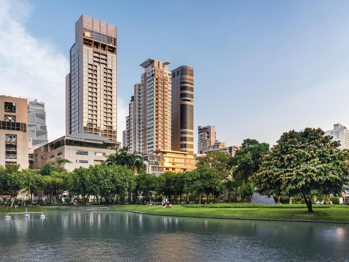 Oakwood Suites Bangkok - SHA Extra Plus Bagian luar foto Lumpinee Lake