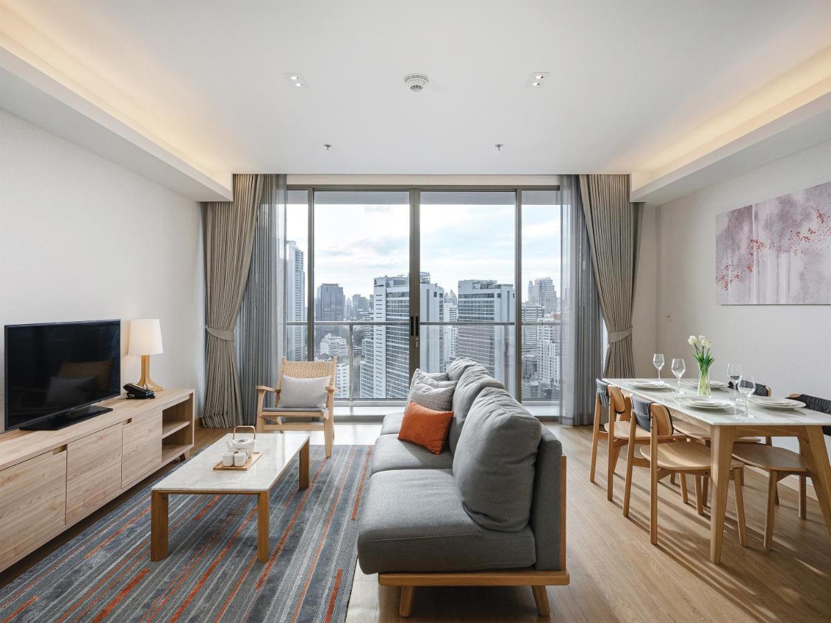Oakwood Suites Bangkok - SHA Extra Plus Bagian luar foto Living room
