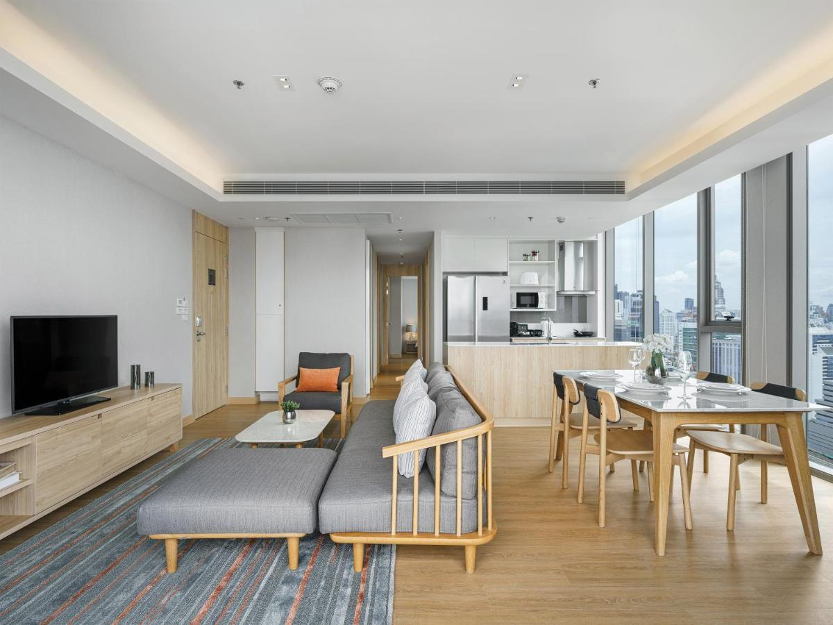Oakwood Suites Bangkok - SHA Extra Plus Bagian luar foto A three-bedroom suite at U Sathorn