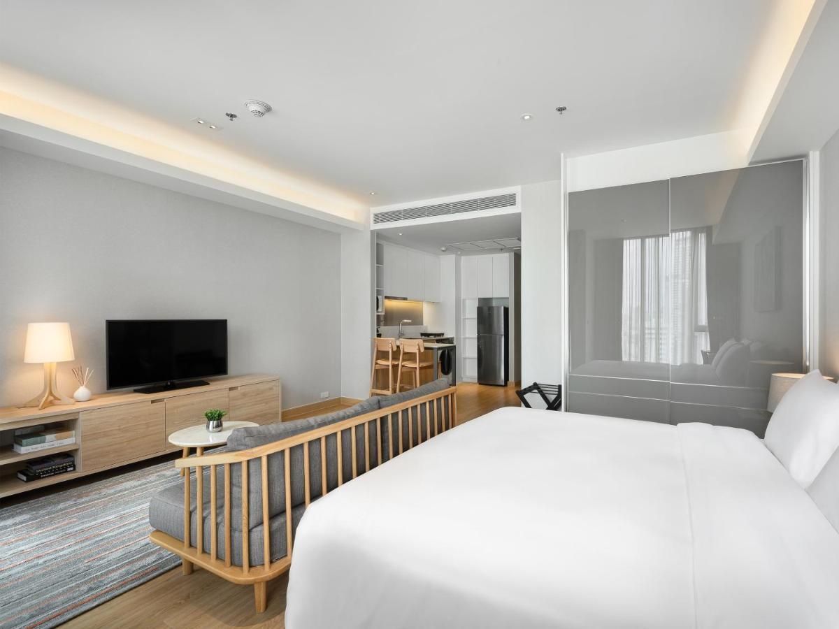 Oakwood Suites Bangkok - SHA Extra Plus Bagian luar foto Studio