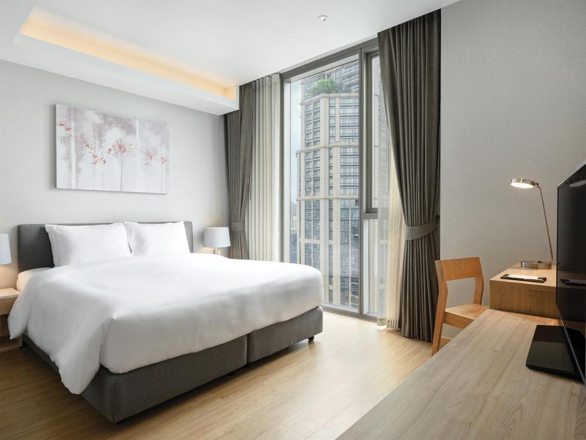 Oakwood Suites Bangkok - SHA Extra Plus Bagian luar foto Deluxe Room