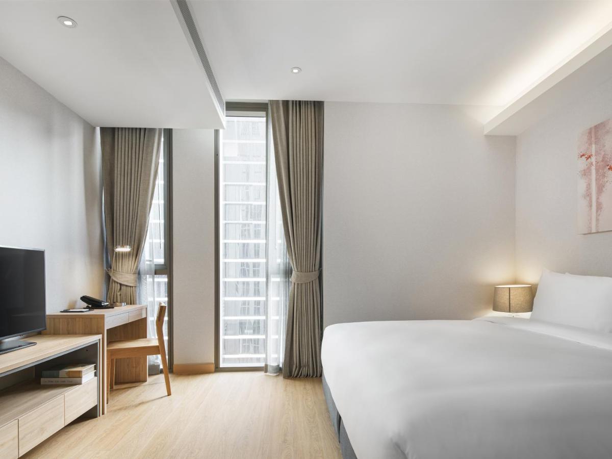 Oakwood Suites Bangkok - SHA Extra Plus Bagian luar foto Deluxe Room