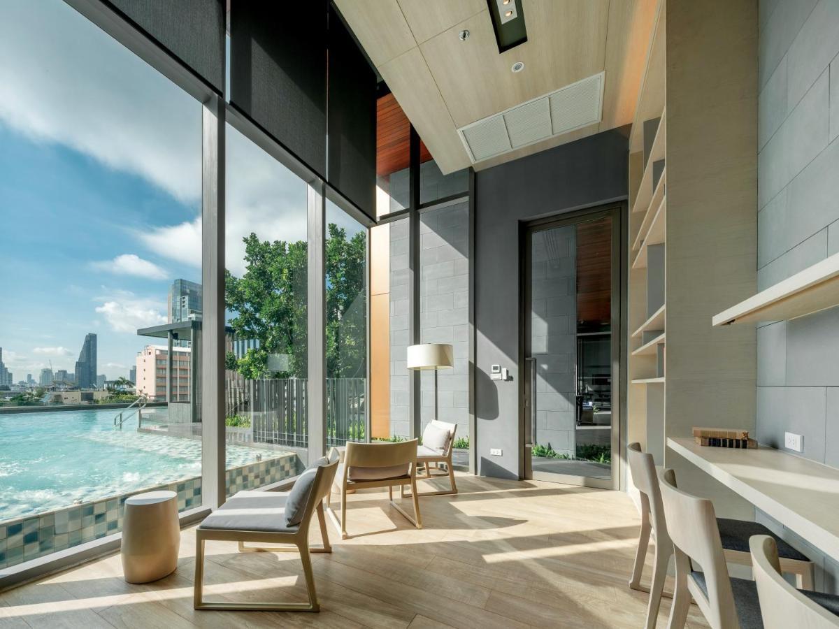 Oakwood Suites Bangkok - SHA Extra Plus Bagian luar foto The Library