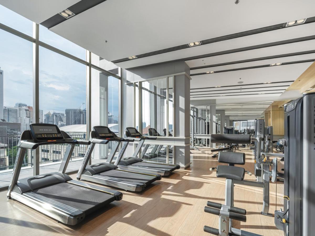 Oakwood Suites Bangkok - SHA Extra Plus Bagian luar foto The gym