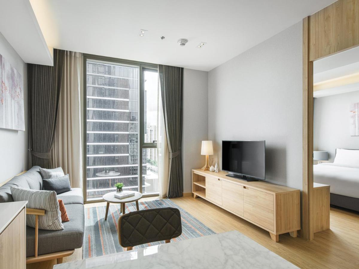 Oakwood Suites Bangkok - SHA Extra Plus Bagian luar foto