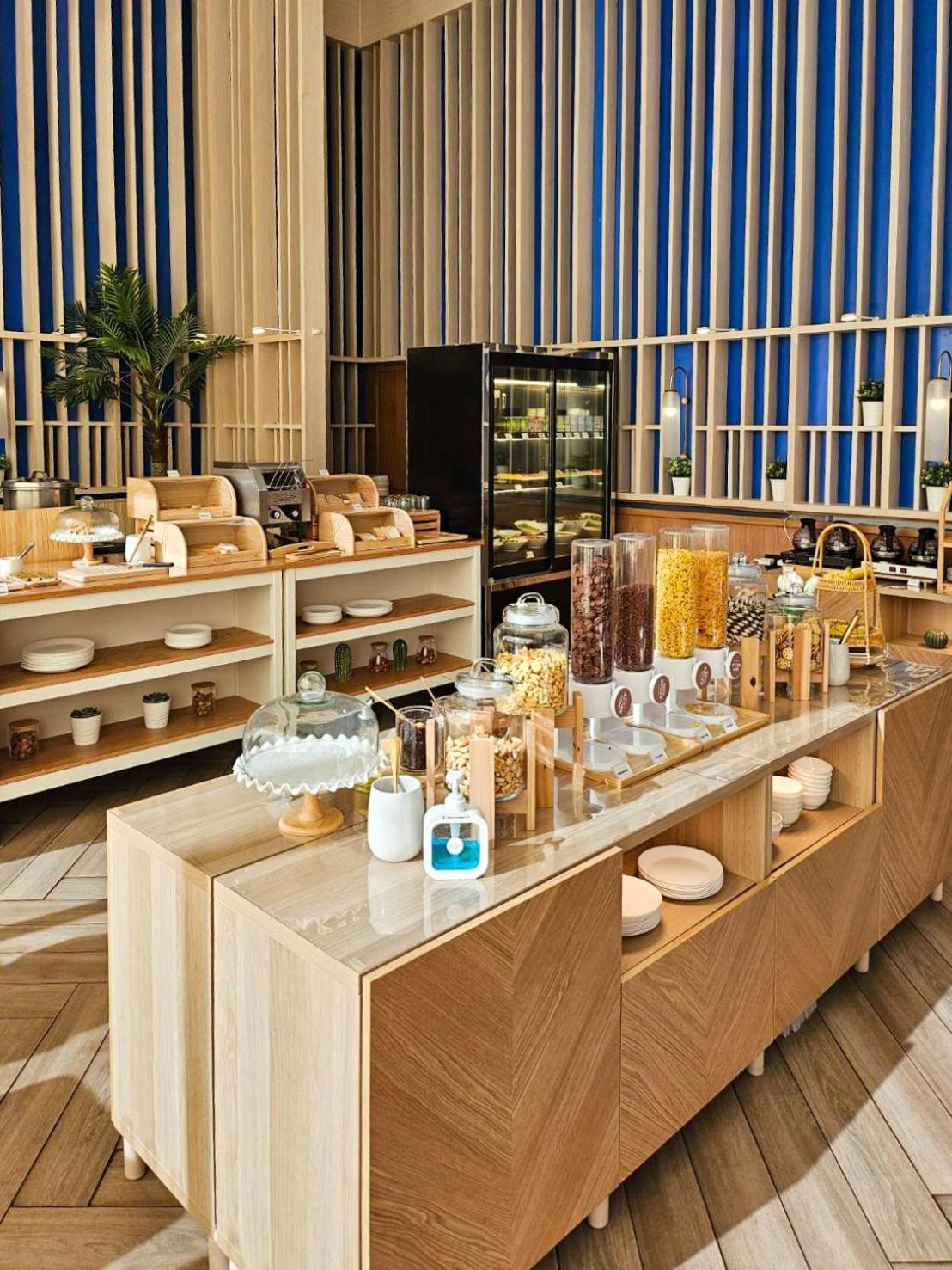Oakwood Suites Bangkok - SHA Extra Plus Bagian luar foto