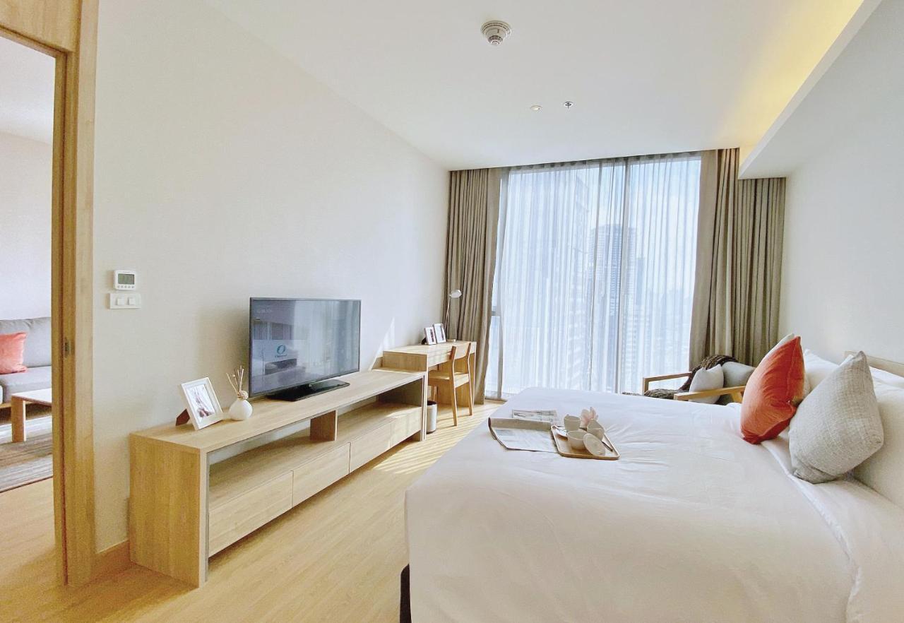 Oakwood Suites Bangkok - SHA Extra Plus Bagian luar foto Deluxe Room