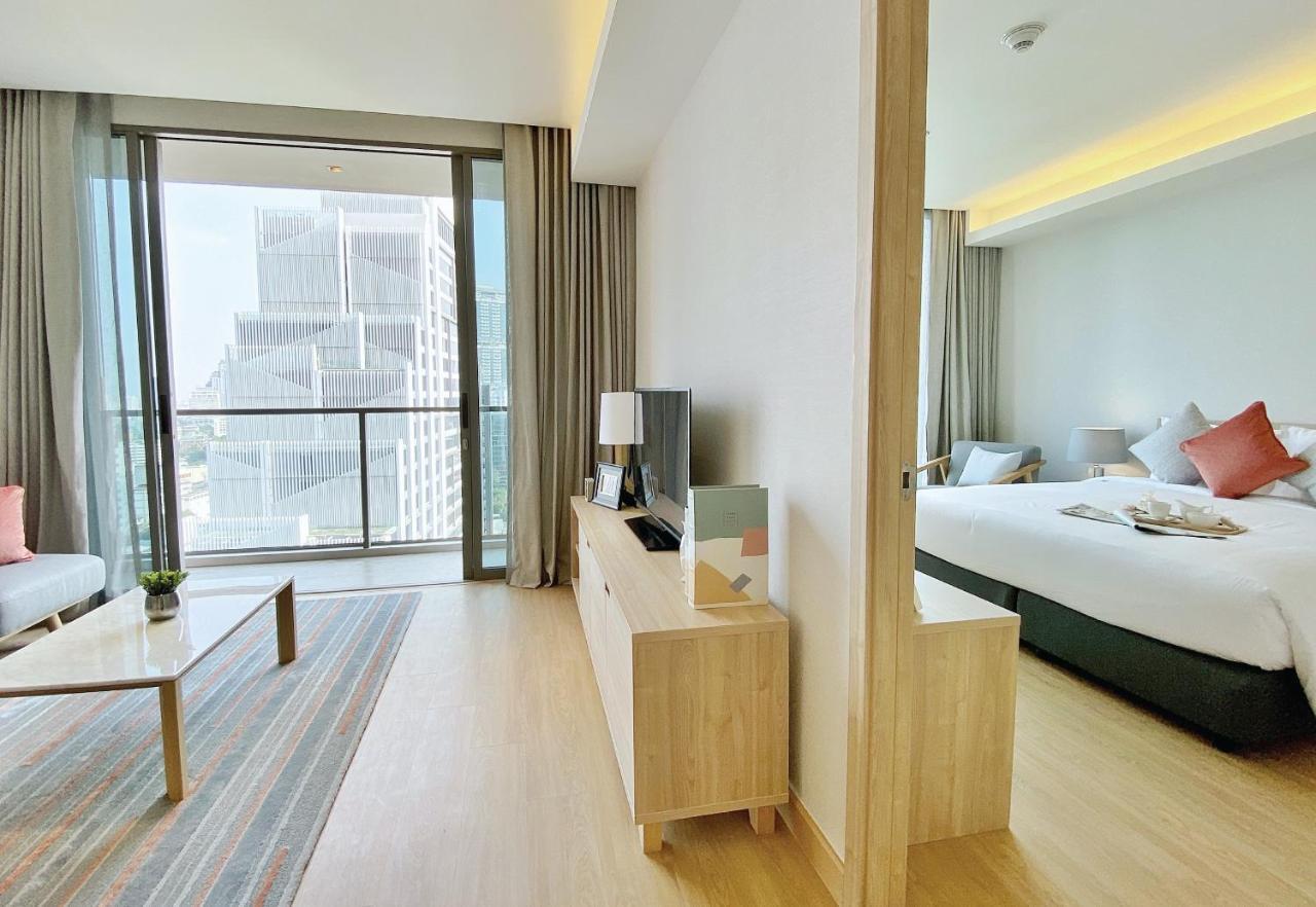 Oakwood Suites Bangkok - SHA Extra Plus Bagian luar foto Deluxe Suite