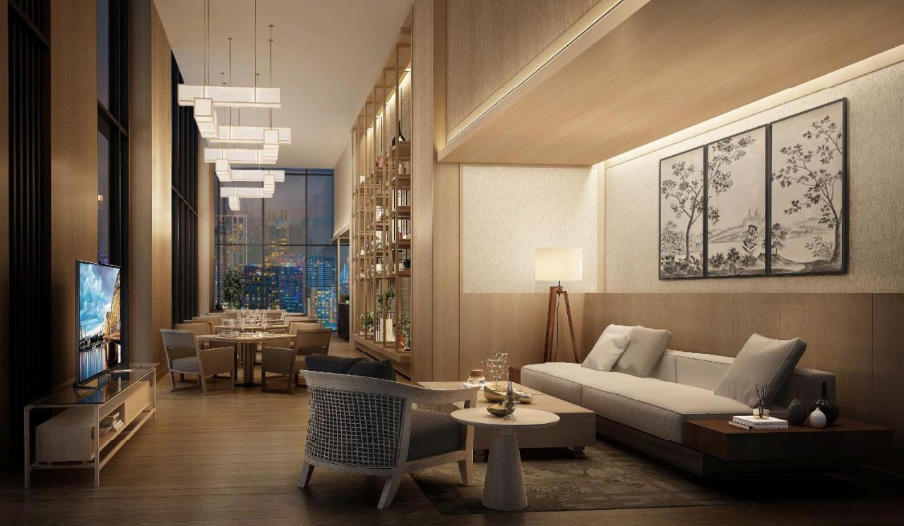 Oakwood Suites Bangkok - SHA Extra Plus Bagian luar foto The Living Room