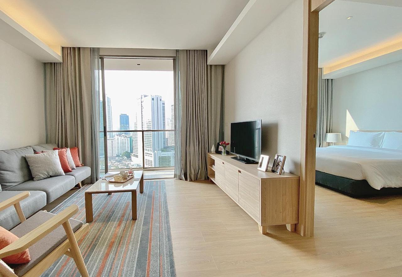 Oakwood Suites Bangkok - SHA Extra Plus Bagian luar foto A typical one-bedroom apartment
