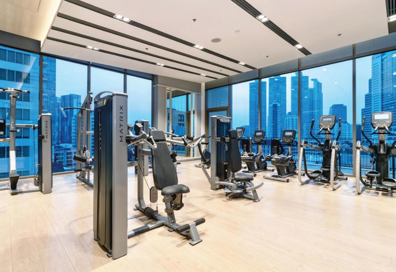 Oakwood Suites Bangkok - SHA Extra Plus Bagian luar foto The gym at the 101 Tower